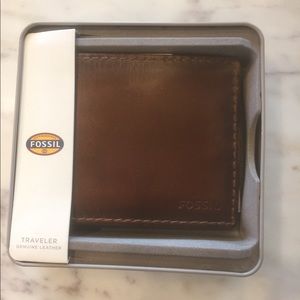 Men’s fossil traveler wallet